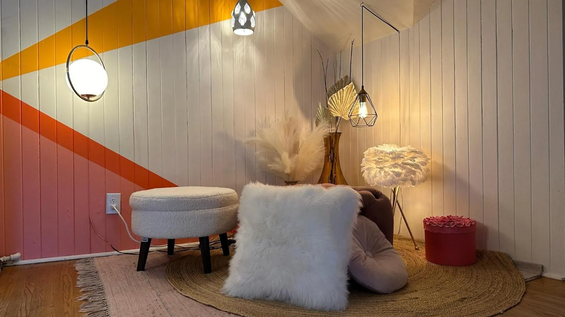 Dom wakacyjny Willa Historic Hideaway 1912 Mansion Loft With Timeless Character Edmonton